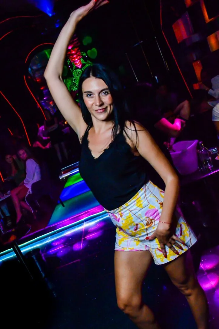 Guest dancing on the floor at Chameleon Club Dubai